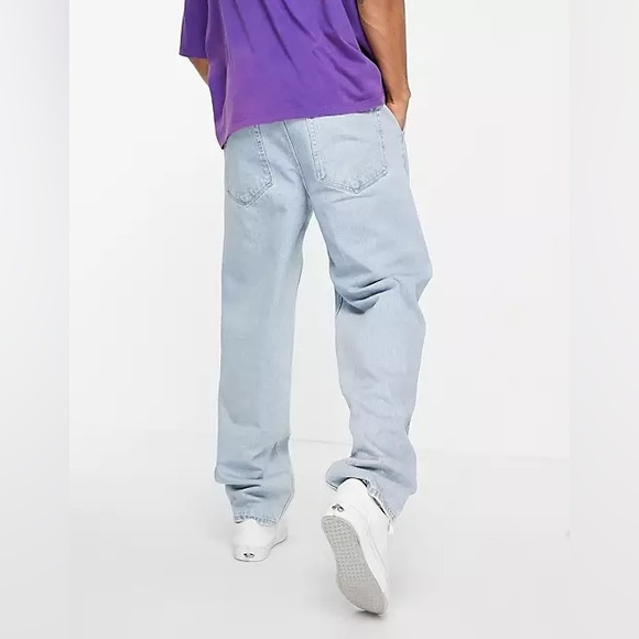 ASOS DESIGN Men Baggy Wide Leg Light Wash Blue Jeans - Picture 6 of 6